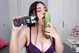 ASMR Wan Cucumber Licking Video Leaked on fanchicks.net